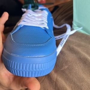 Off White Lowcut Size 9.5